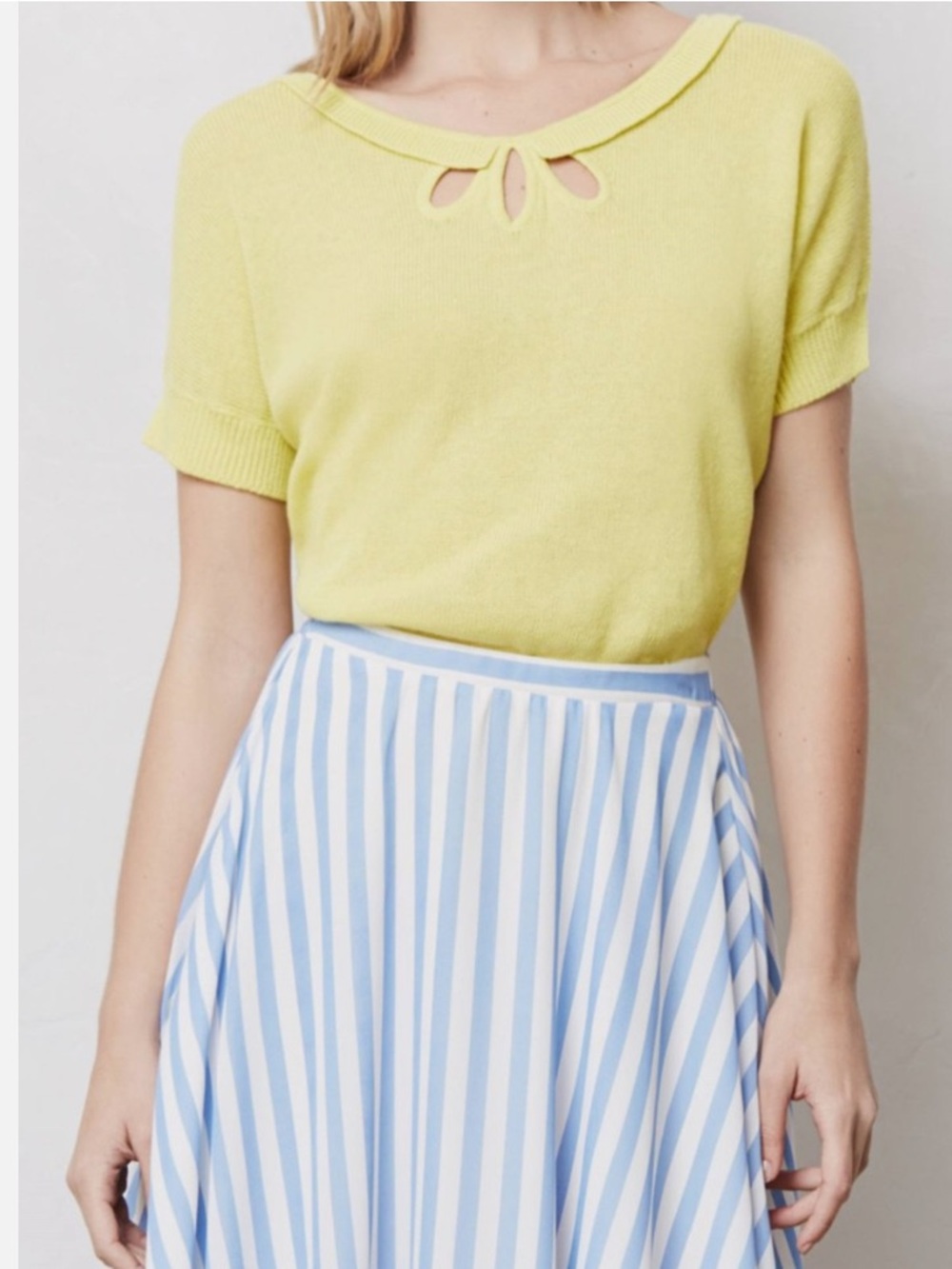 Moth Light Green Short-Sleeve Knit Top with Tie Neck Size Small